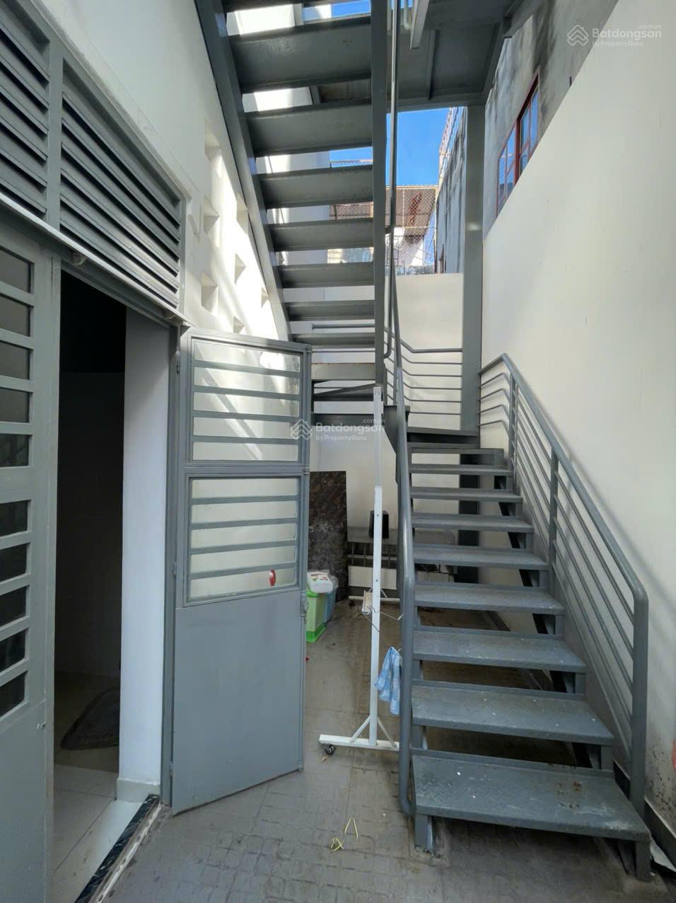 Cho thuê toà nhà MT Lê Hồng Phong TPVT, 1T6L đầy đủ tiện nghi PCCC, thang máy, 1 sàn 264m2