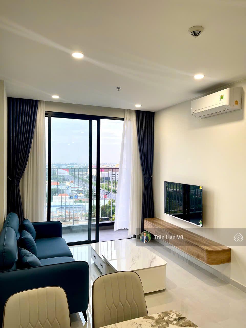 Cho thuê căn hộ 2 phòng ngủ full nội thất siêu sang xịn mới 100% CC cao cấp The Emerald Golf View