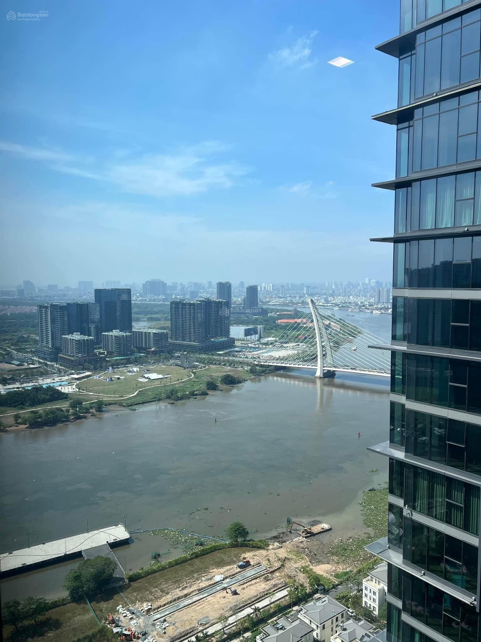 căn hộ Vinhomes Golden River 2 phòng ngủ view sông, full nội thất, vị trí quận 1