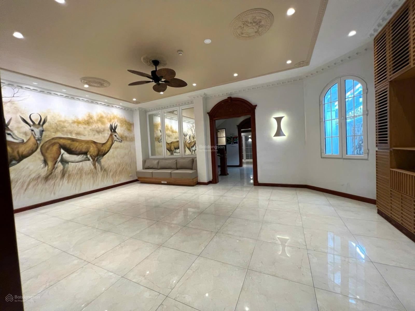 Nhà cho thuê MT Đồng Nai, P2. DT: 15x20m. Trệt 3 lầu. Nhà rộng rãi. Giá 60tr/tháng