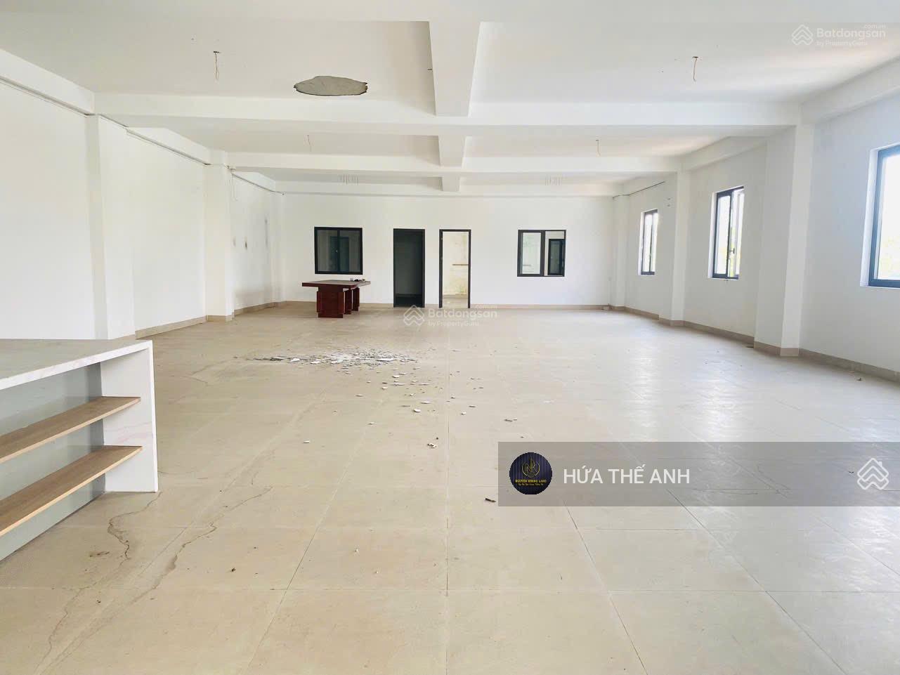MT NGUYỄN HỮU THỌ, Đang cho thuê 100tr/tháng, 310m2 MT đường 33m, đoạn đẹp nhất con đường
