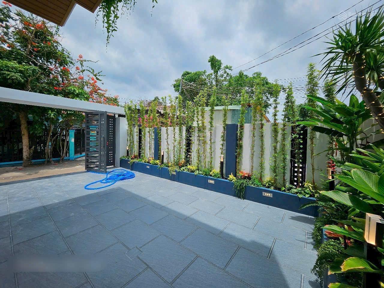 Căn gốc 1 trệt 1 lầu với tổng diện tích 141m2 (8x18) thổ cư - Sổ hồng có nội thất bên trong