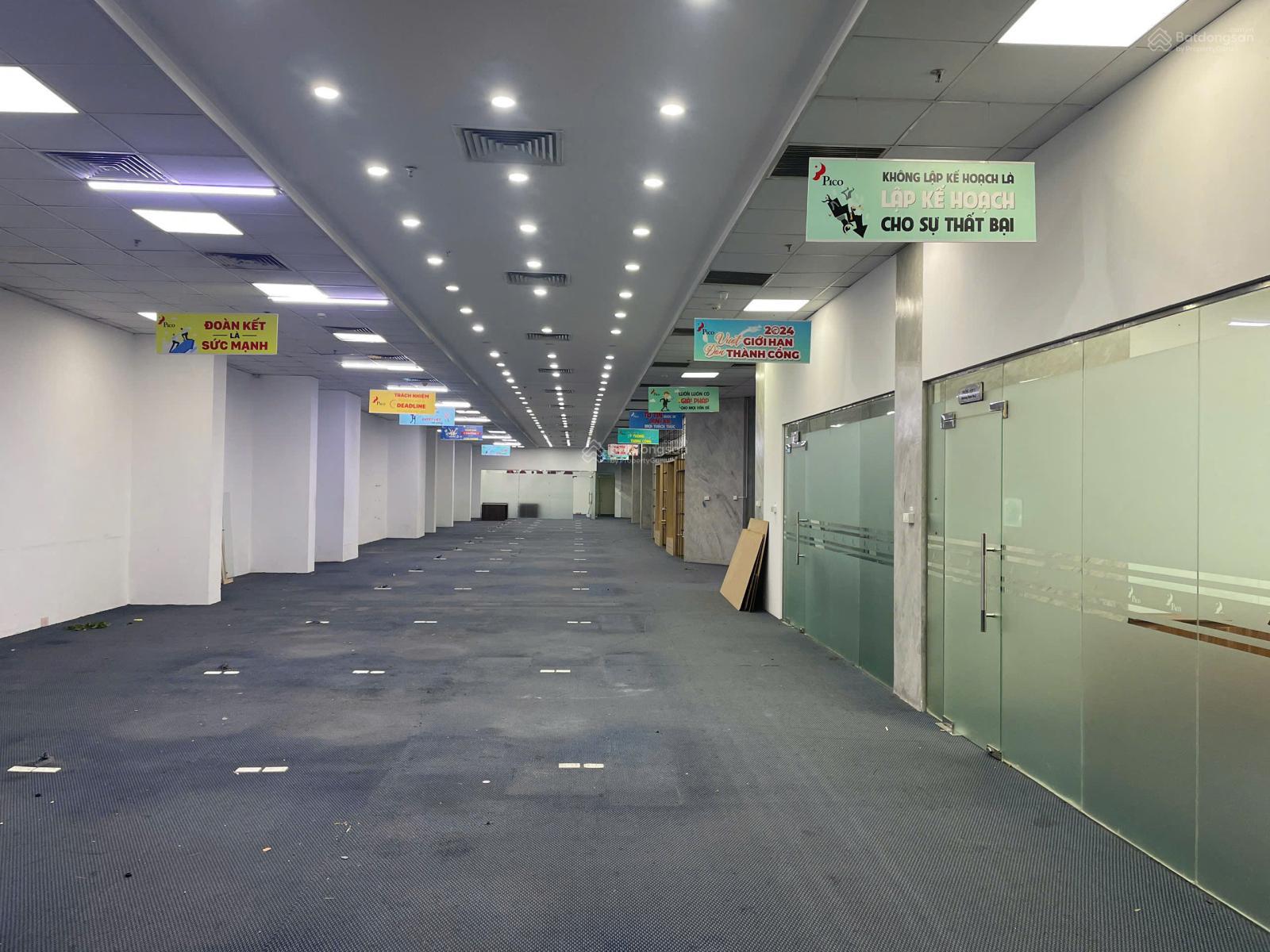 Cho thuê văn phòng 173 Xuân Thủy giá siêu rẻ 1100m2, sàn thông suốt