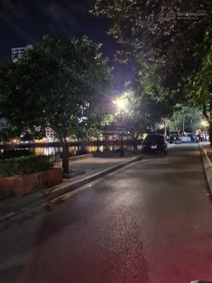Bán nhà phố Kim Mã DT 212m2, MT 6m, ô tô vào nhà, quay vòng trước cửa nhà giá chào cực tốt.