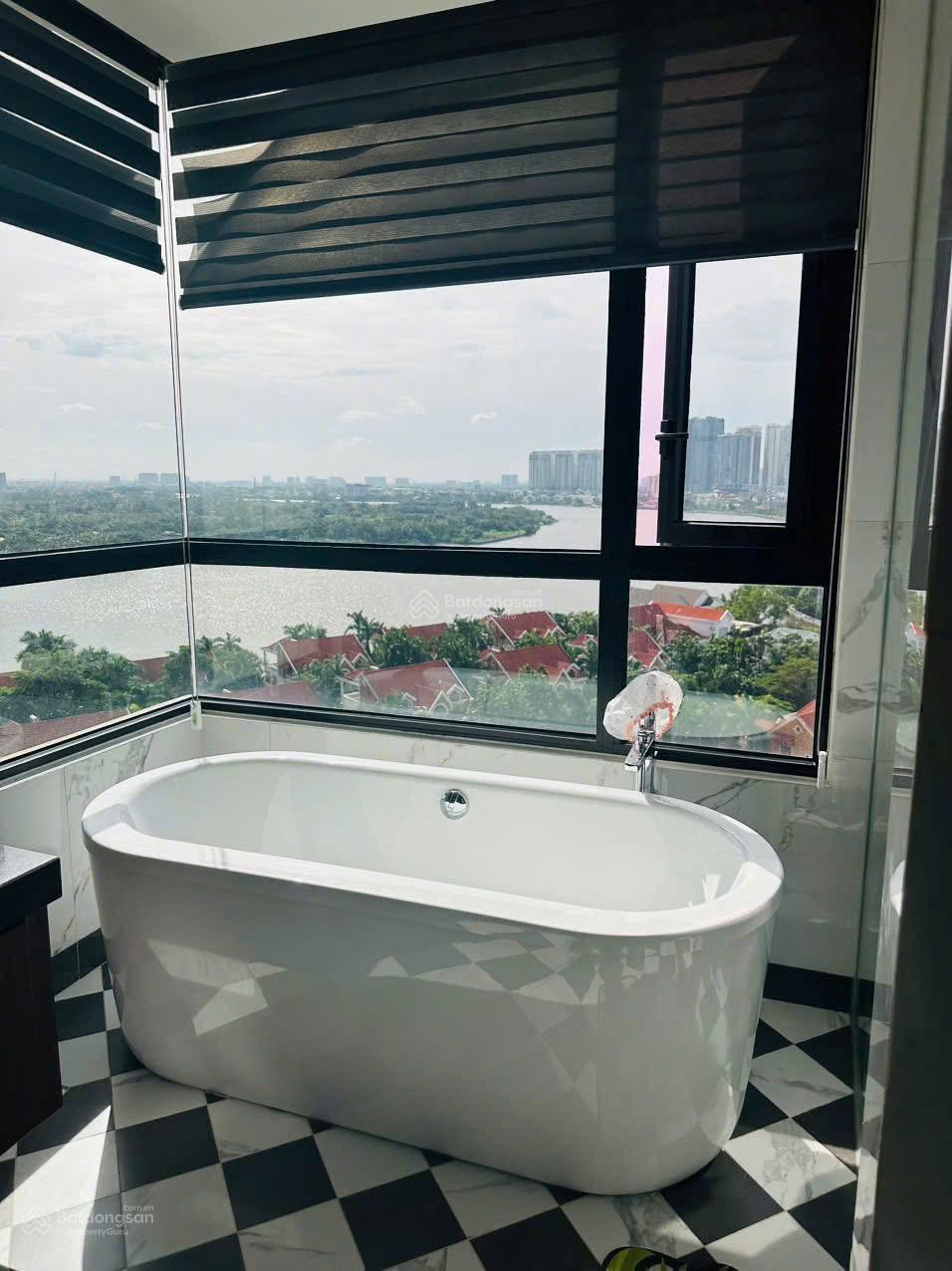 Em Chi cần bán căn hộ D'Edge 4 PN 188 m2 lầu cao view sông 28 tỷ gọi 0934 649 *** Em Chi cần bán căn hộ D'Edge 4 PN 188 m2 lầu cao view sông 28 tỷ gọi 0934 649 ***