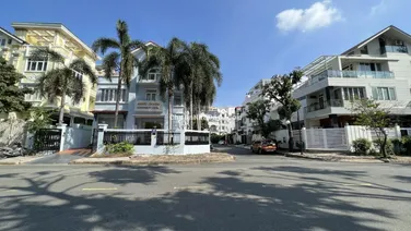Bán nhà biệt thự Phú Mỹ Hưng,căn góc 2 mặt tiền đường lớn 20m,DT đất: 309m2,trệt,2 lầu giá:140 tỷ