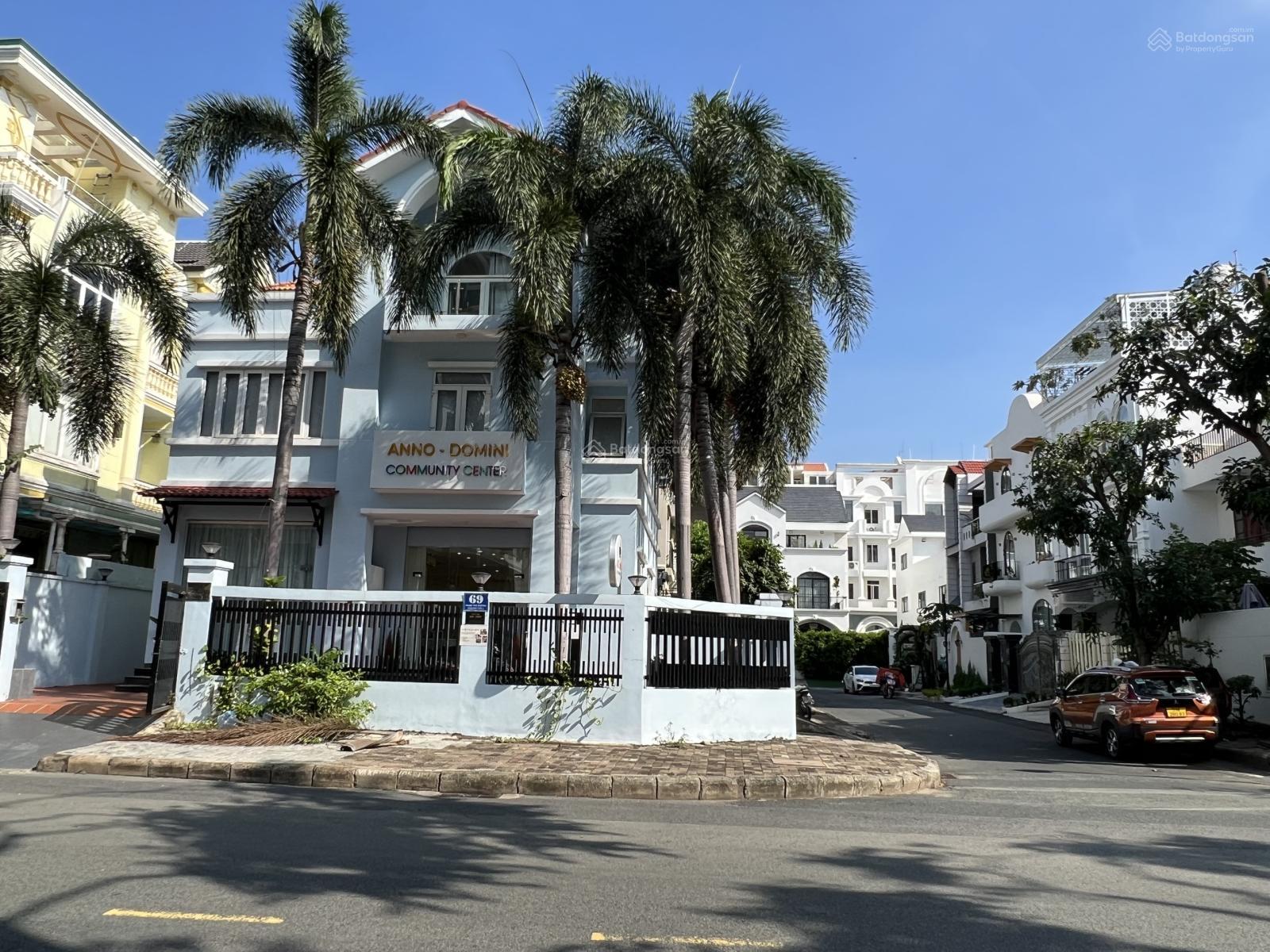 Bán nhà biệt thự Phú Mỹ Hưng,căn góc 2 mặt tiền đường lớn 20m,DT đất: 309m2,trệt,2 lầu giá:140 tỷ