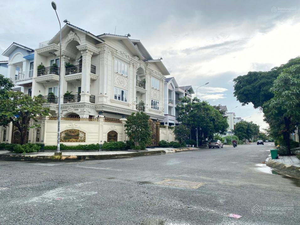 Bán biệt thự 220m2, 2 mặt tiền khu Bình Lợi, có thang máy - 11x20m, 3 tầng 6PN, gara ô tô, 30 tỷ