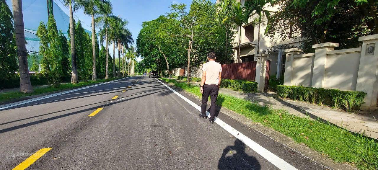 BÁN BIỆT THỰ MẶT CÔNG VIÊN DỰ ÁN SUNNY GARDEN SÀI SƠN QUỐC OAI. DT 300M2. MT 16M. 3,5 TẦNG