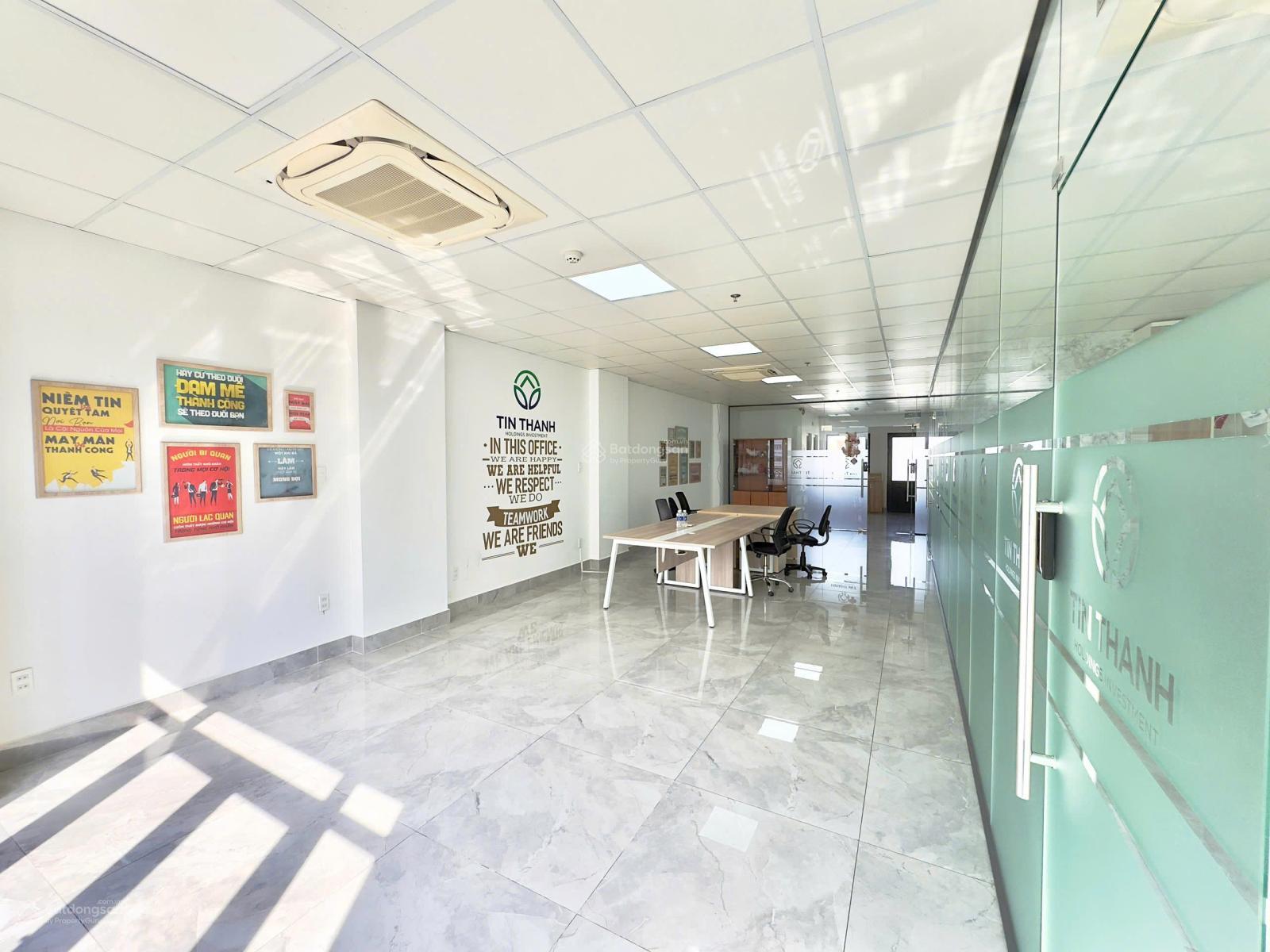 Cần cho thuê sàn văn phòng full nội thất & có sẵn fitout 03 phòng tại MT Võ Văn Kiệt LH 0906 970 ***