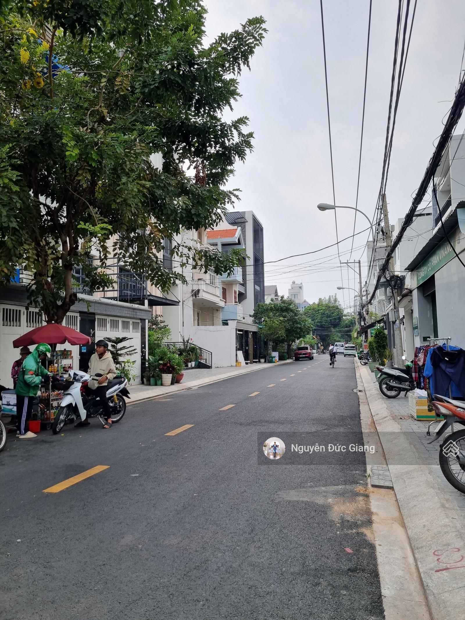 Bán nhà mặt tiền đường 45 gần Lâm Văn Bền, diện tích 5m x 20m, trệt 3 lầu, 10 phòng, 10 WC, sổ hồng