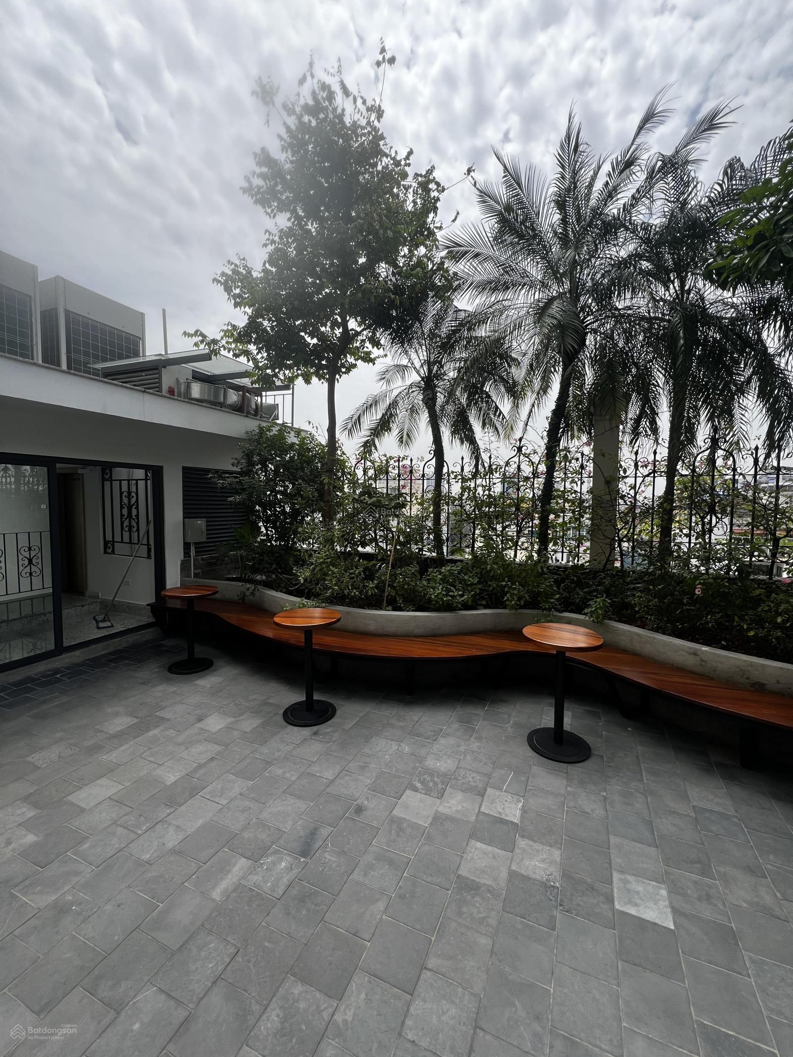 Chính chủ cho thuê nhà mặt phố Ngô Thì Nhậm, DT 190m2, MT 7,4m, xây biệt thự 2,5 tầng