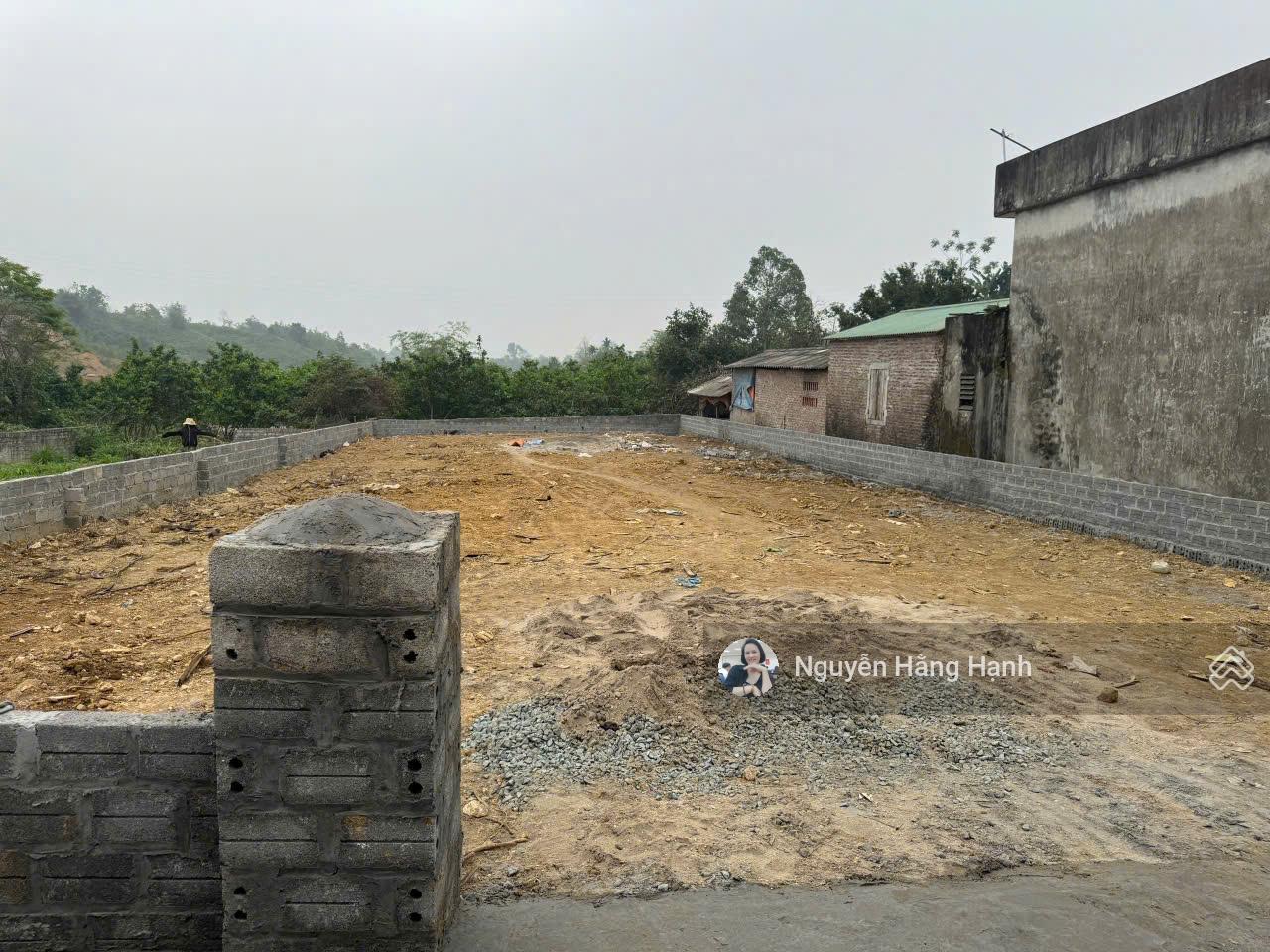 Cần bán lô đất mặt phố Đông Xuân, Quốc Oai 430m nhỉnh 14tr 2 ôtô tải thông tứ phía