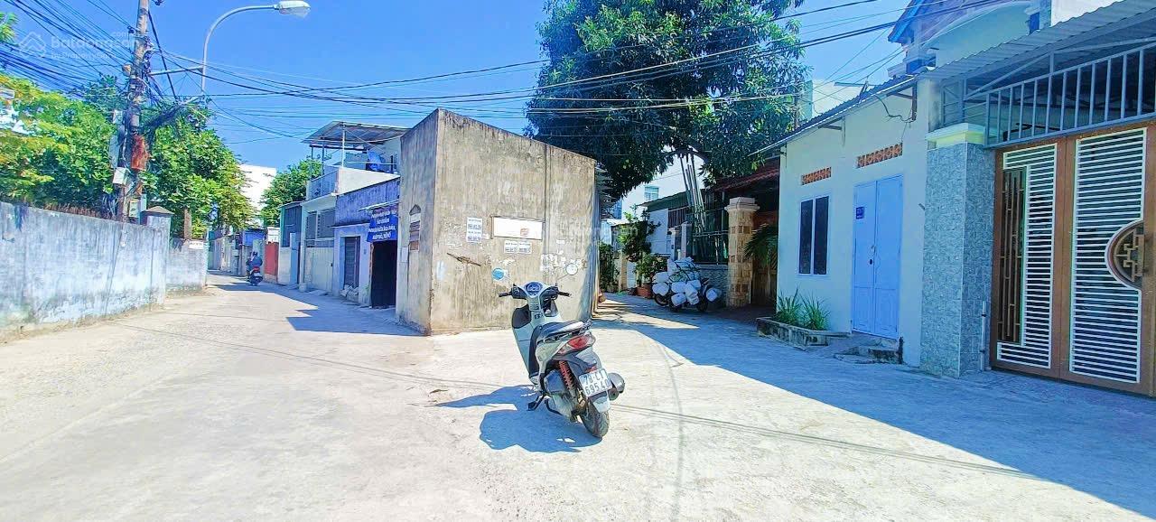 Chỉ còn 1 lô duy nhất dưới 2 tỷ tại P. Vĩnh Hoà, cách biển 1km. 76.5m2, ngang 4.5m. Giá chỉ 1.65 tỷ