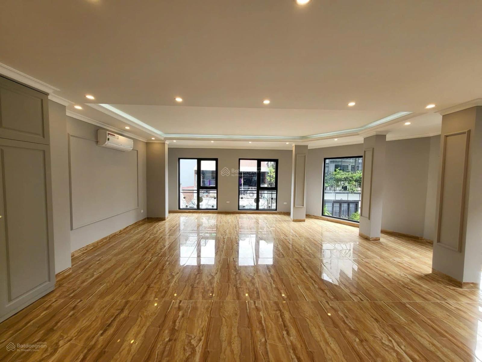 36 Tỷ sở Hữu ngay mảnh đất còn sót lại tại Lạc Long Quân: Lô góc Dt100m2 mt5.5, Vỉa hè ô tô tránh.