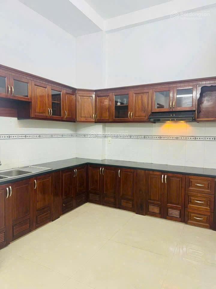 Giảm sâu 200tr căn nhà hiếm Yên Thế, P2 Tân Bình giá 3tỷ750(TL) 1trệt 3 lầu . Sổ công chứng liền