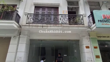 Cho thuê nhà liền kề 90 Nguyễn Tuân. DT 70m2, 5T, thông sàn, thang máy, ĐH, nhà đẹp 39 triệu/th