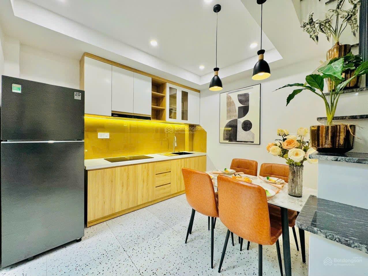 Nhà đẹp giá rẻ! 42m2 Nguyễn Thiện Thuật, P1, Q3. Xây 1 trệt 1 lửng 2 lầu, giá 2 tỷ450tr sổ riêng