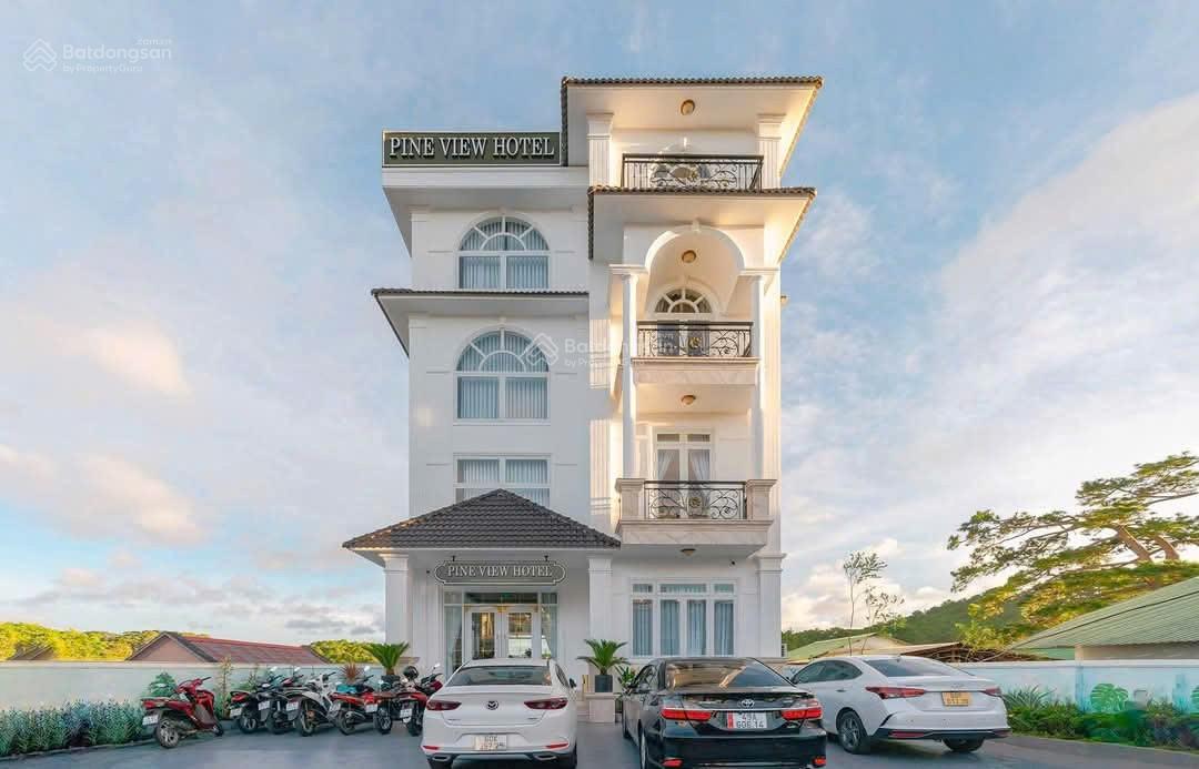 Bán khách sạn đẹp đường Hoàng Văn Thụ, Phường 05, TP Đà Lạt. DT:338,8 m2. Giá: 50 tỷ. LH:0908 748 ***