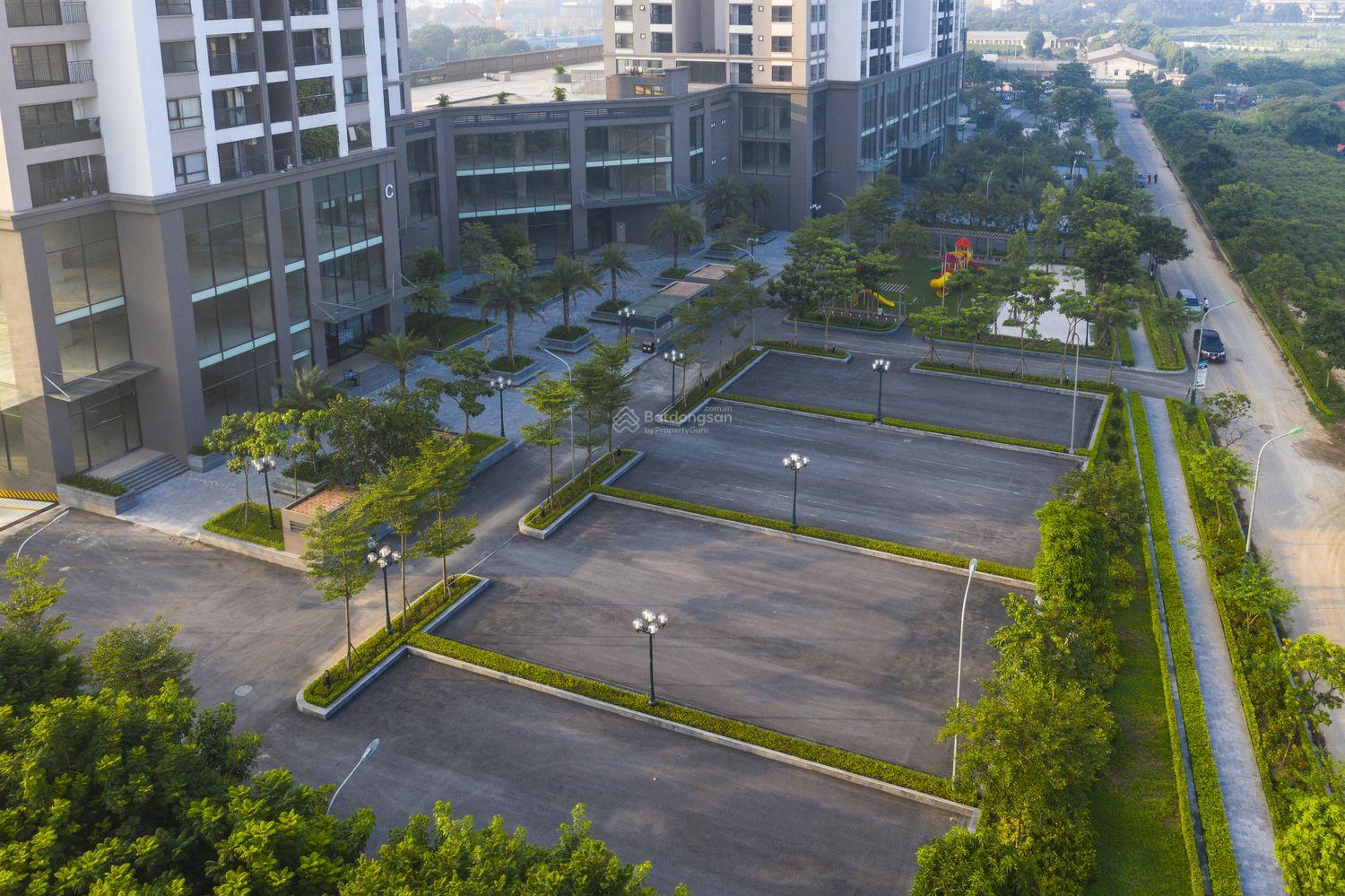 Bán căn góc 3PN/168m2 view Cầu Nhật Tân + Cv/ Đã có sổ/ Giá: 13.7 tỷ/ Full nội thất / Tầng đẹp