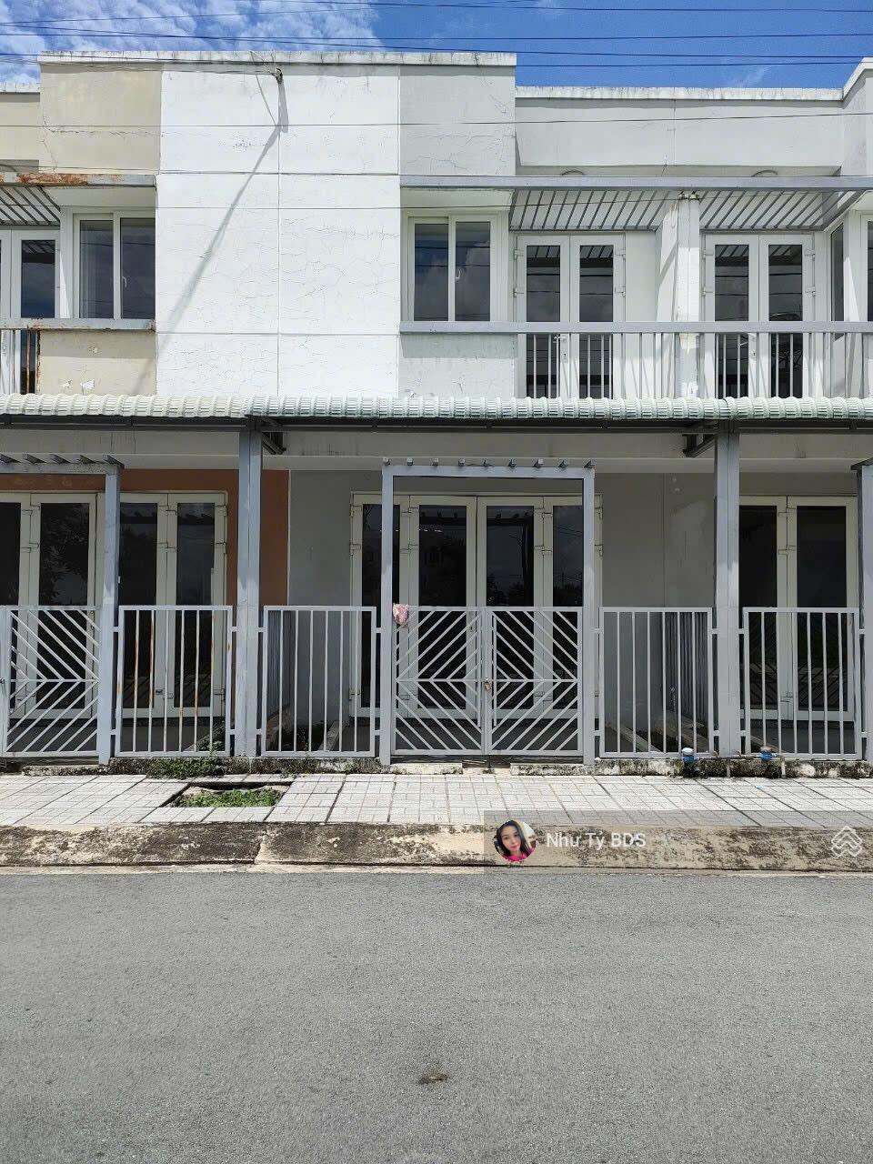 Chủ gửi căn nhà 1 trệt 1 lầu sổ hồng riêng giá 1tỷ3 bao phí Chủ gửi căn nhà 1 trệt 1 lầu sổ hồng riêng giá 1tỷ3 bao phí