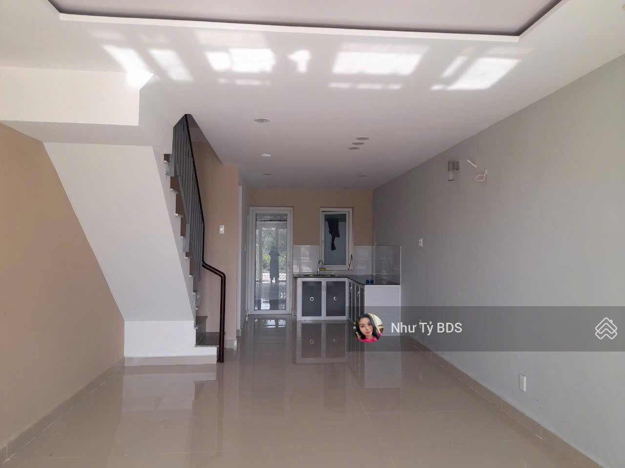 Chủ gửi căn nhà 1 trệt 1 lầu sổ hồng riêng giá 1tỷ3 bao phí Chủ gửi căn nhà 1 trệt 1 lầu sổ hồng riêng giá 1tỷ3 bao phí