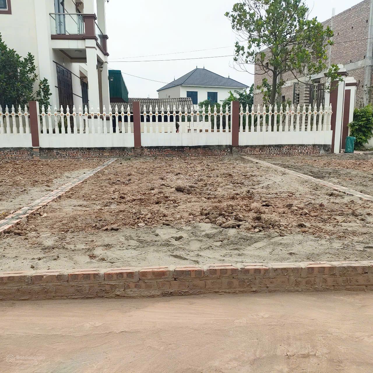 Tài chính nho nhỏ! Chỉ 1.6 tỷ/Lô đất đường 2 ô tô tránh ngay ngã 4 Chợ Đầu Mối Sông Hồng 0961 532 ***