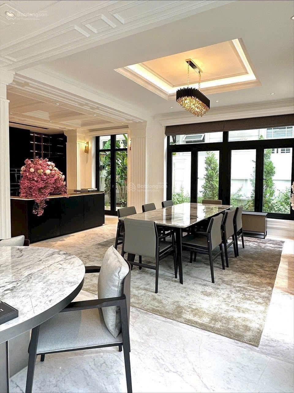 Bán biệt thự Mỹ Văn 2 - MT đường số 19m, nhà đẹp đối diện chung cư tương lai, giá tốt chỉ 99 tỷ