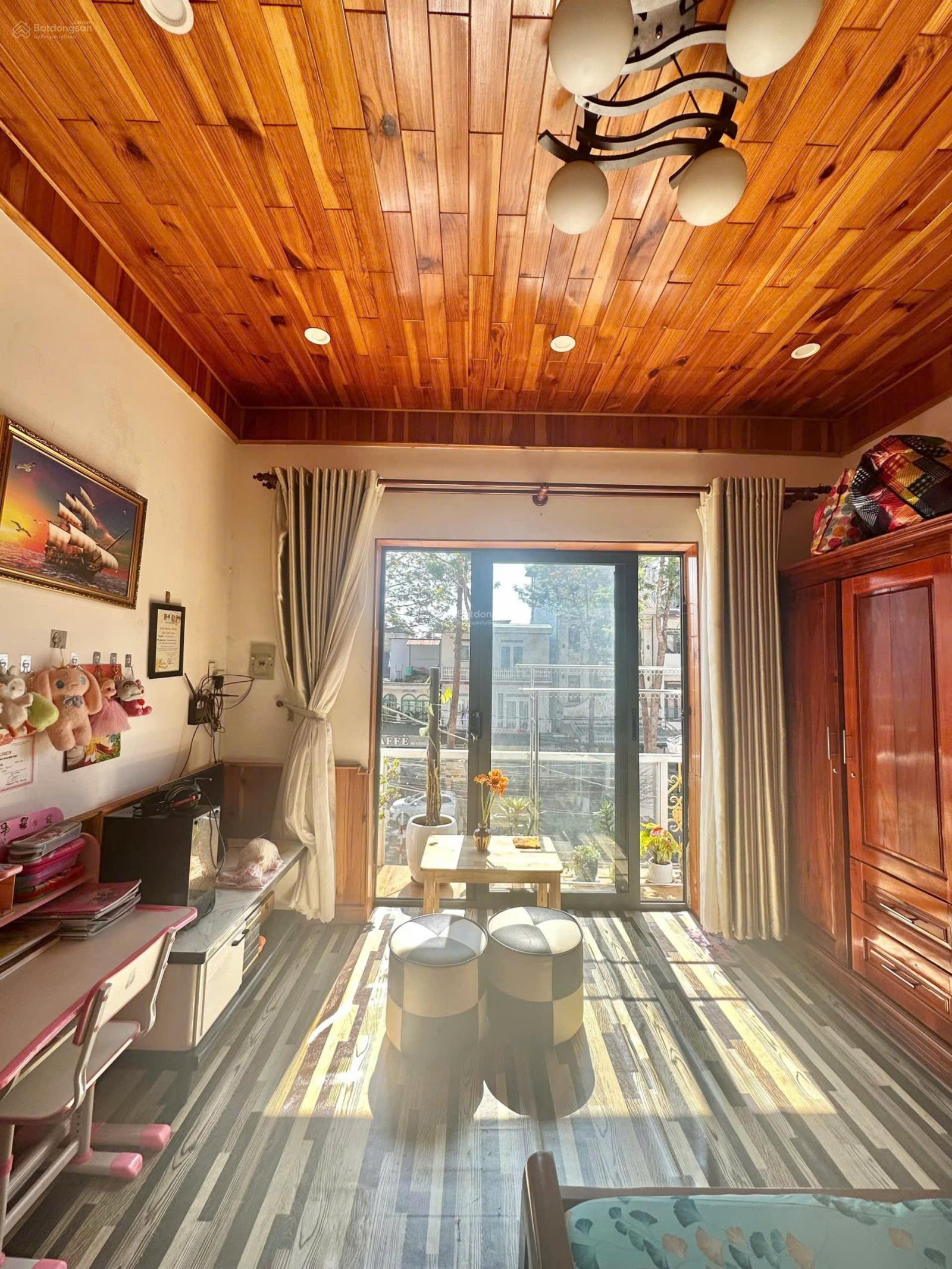 Bán nhà Phường 10, Đà Lạt. Ngay mặt tiền khu văn minh. Uyên 0948 676 ***