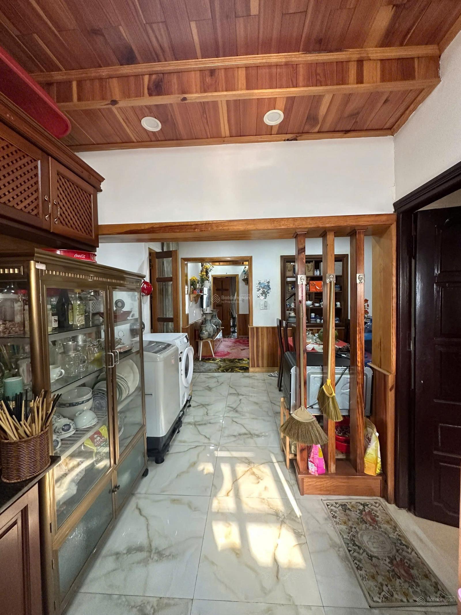 Bán nhà Phường 10, Đà Lạt. Ngay mặt tiền khu văn minh. Uyên 0948 676 ***