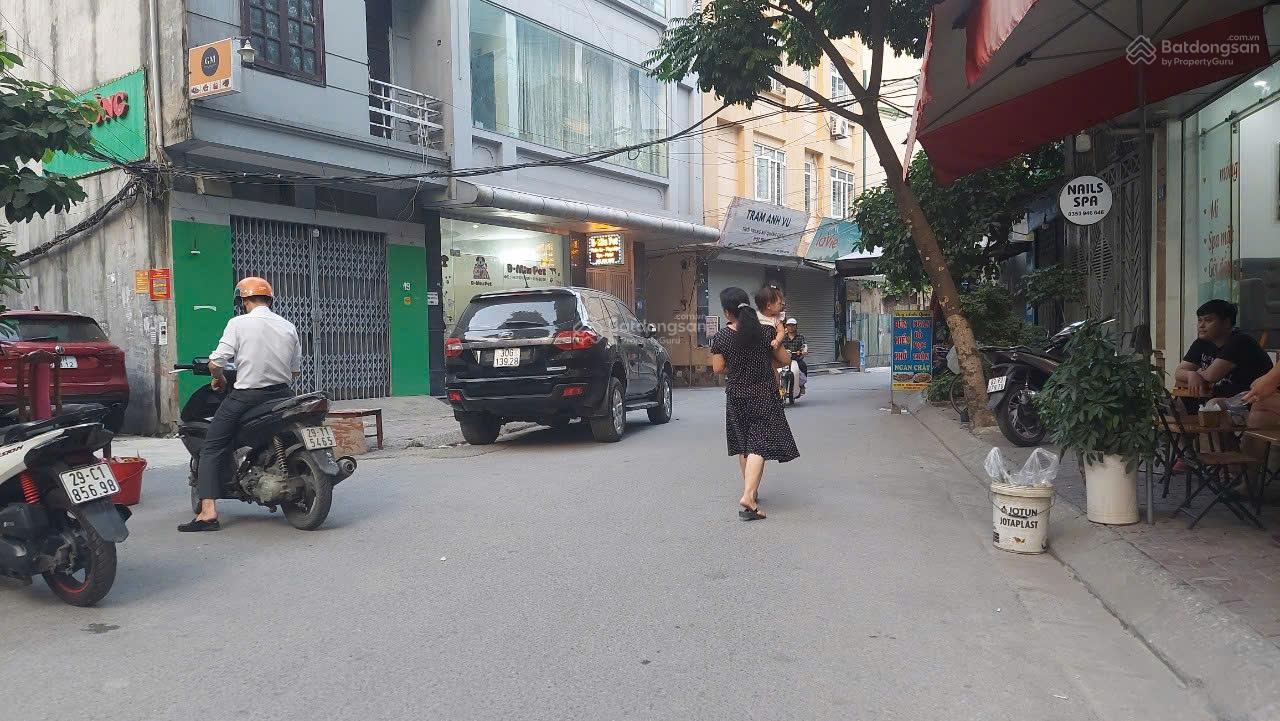 Bán nhà khu Nguyễn Chánh. Lô góc. Ô tô tránh nhau, có vỉa hè. Kinh doanh tốt