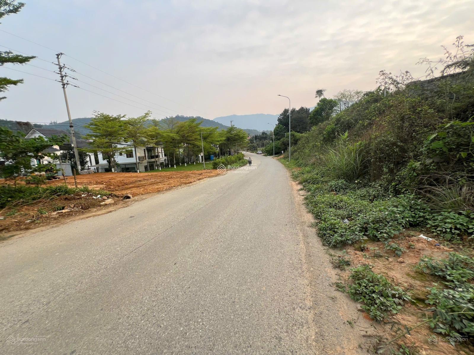 Chính chủ bán 817.7m2 đất mặt đường Bãi Dài, sẵn 600m2 đất ở. Giá đầu tư, ngay sát Xanh Villas