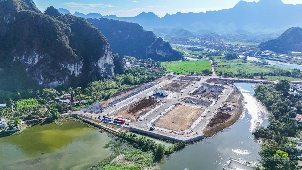 Chính chủ bán gấp lô góc view hồ ngay trung tâm thị trấn Chi Nê, Hòa Bình