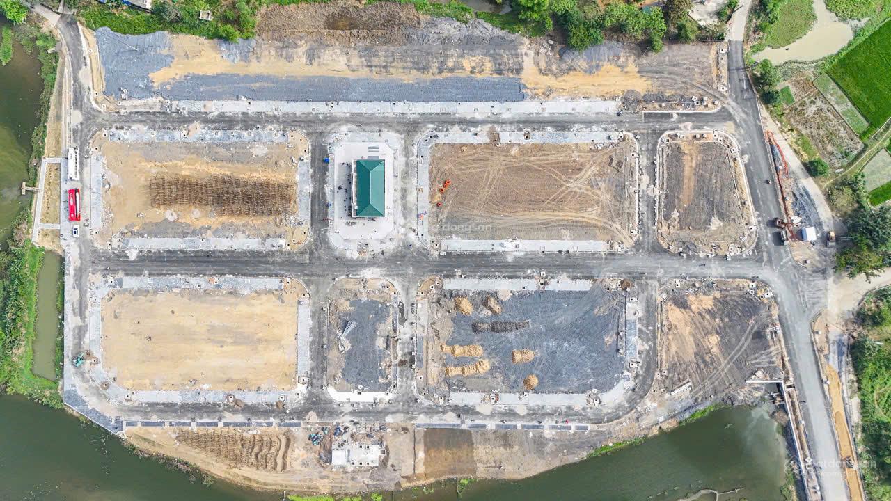 Chính chủ bán gấp lô góc view hồ ngay trung tâm thị trấn Chi Nê, Hòa Bình