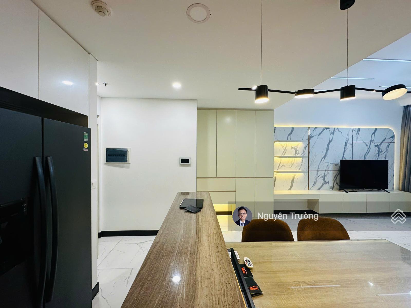 Nhanh tay thuê ngay căn hộ 2PN nội thất decor siêu đẹp và view sông thoáng mát. Giá chỉ 37.5 triệu