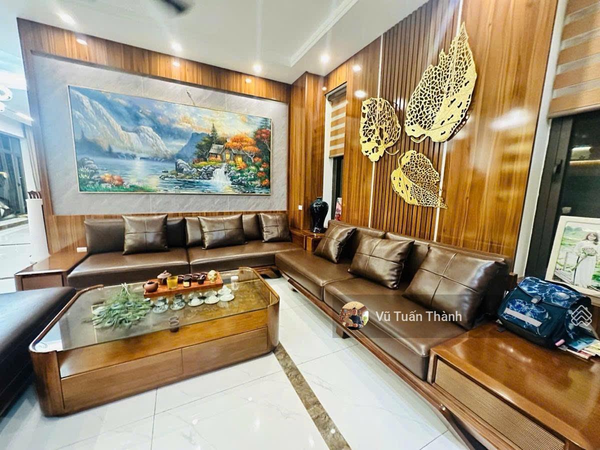 BÁN GẤP LIỀN KỀ 5 TẦNG HOÀN THIỆN ĐẸP KĐT VĂN QUÁN-VỈA HÈ RỘNG-OTO TRÁNH ĐỖ-GIÁ TỐT
