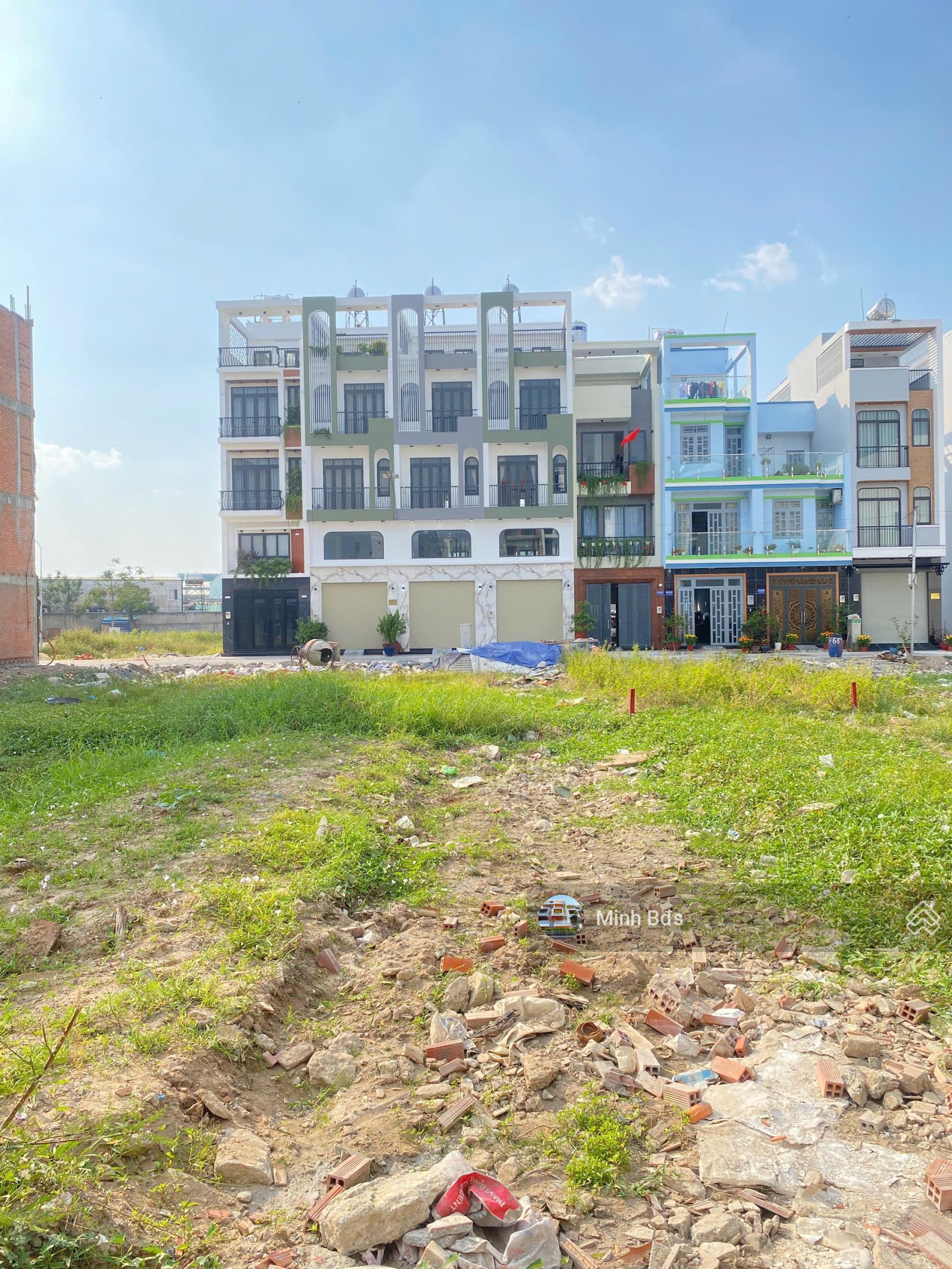 Bán 2 lô đất đẹp khu đồng bộ đường nhựa 20m sổ hồng riêng 4x18m. Dự án siêu đẹp, hạ tầng hoàn thiện