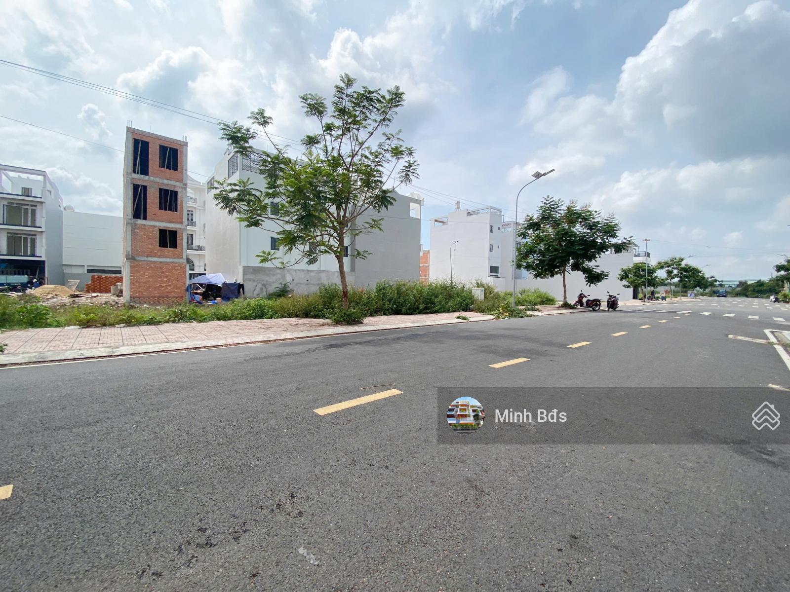 Bán 2 lô đất đẹp khu đồng bộ đường nhựa 20m sổ hồng riêng 4x18m. Dự án siêu đẹp, hạ tầng hoàn thiện