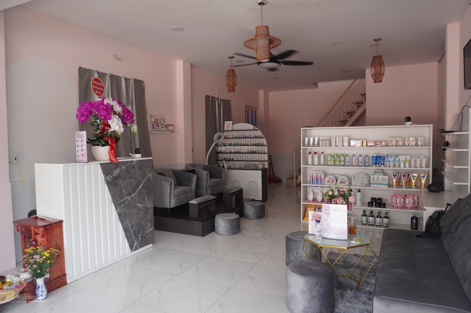 Bán nhà mặt tiền - vị trí tuyệt đẹp - DT lớn 6.8x38.5m, giáp chợ Bình Hòa, ngã tư 550, Vincom Plaza