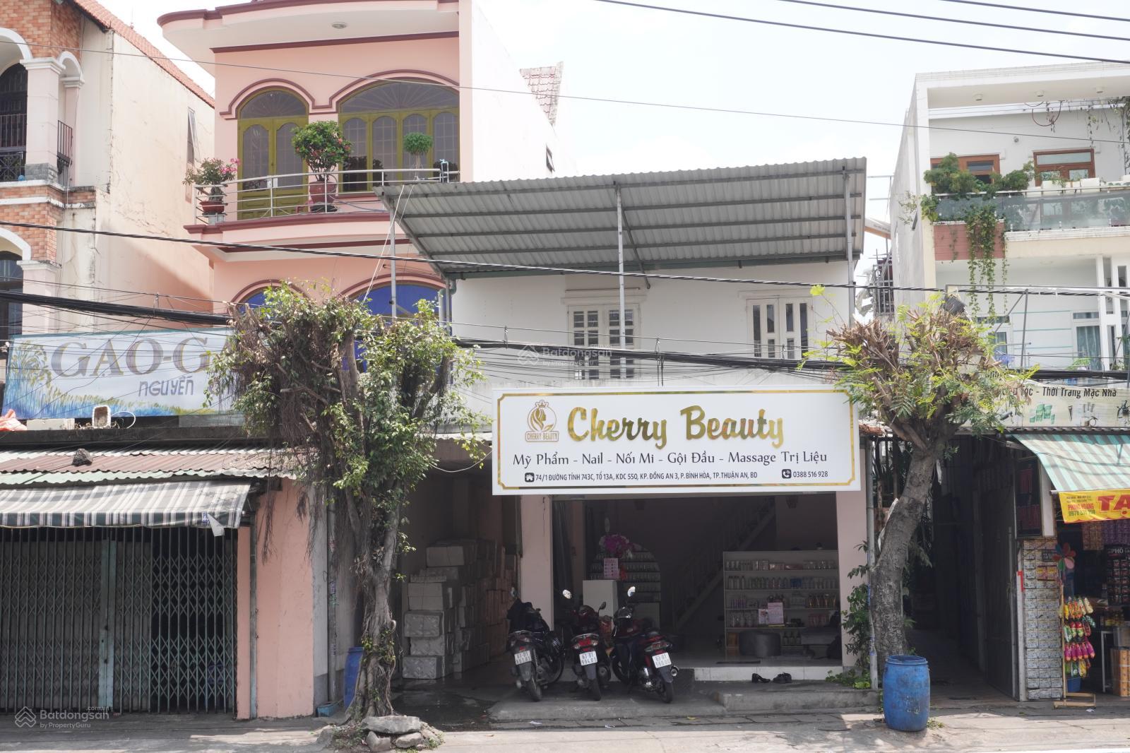 Bán nhà mặt tiền - vị trí tuyệt đẹp - DT lớn 6.8x38.5m, giáp chợ Bình Hòa, ngã tư 550, Vincom Plaza