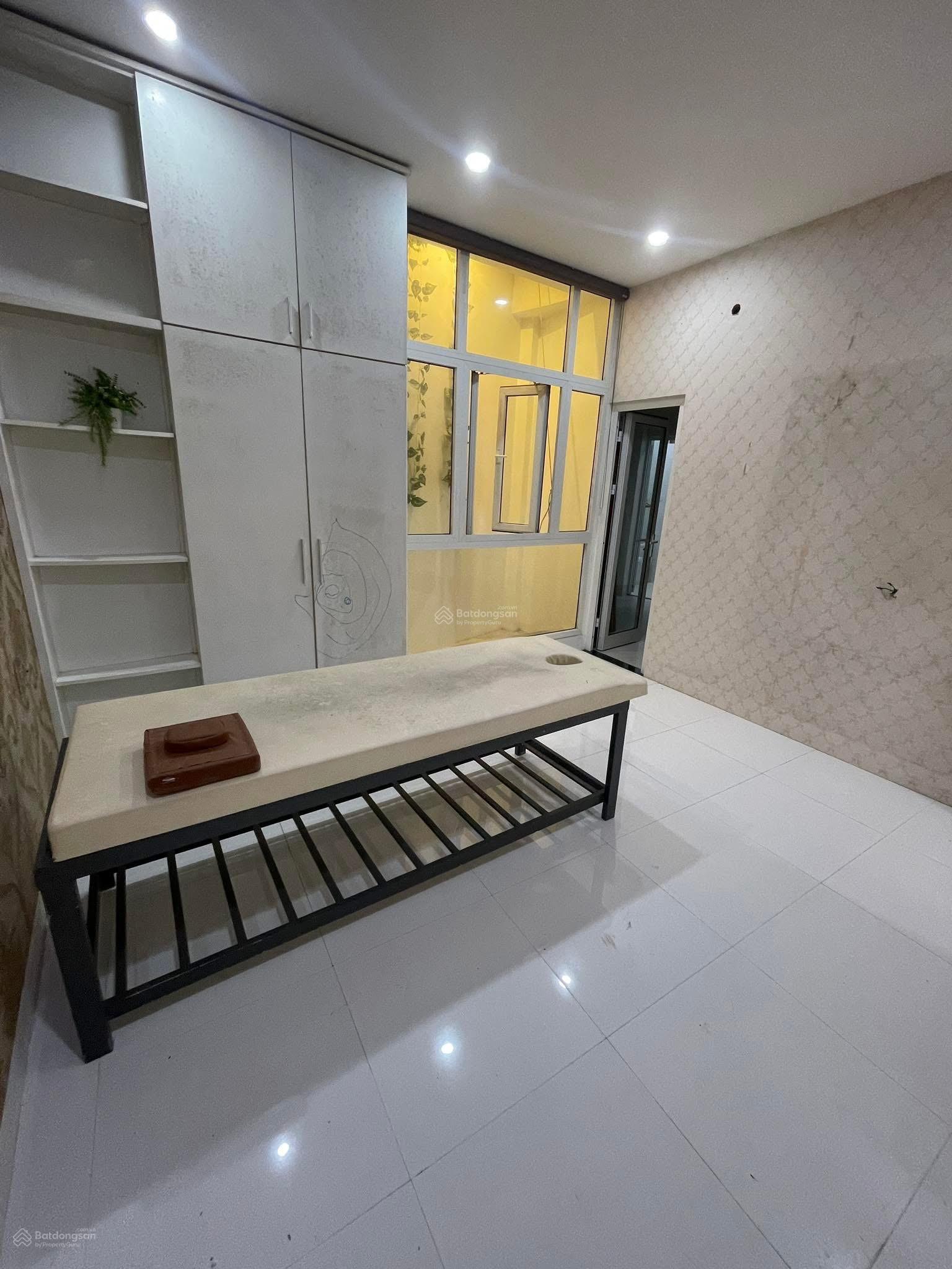 Bán nhà 2 tầng mặt tiền - Nguyễn Hoàng, Đà Nẵng