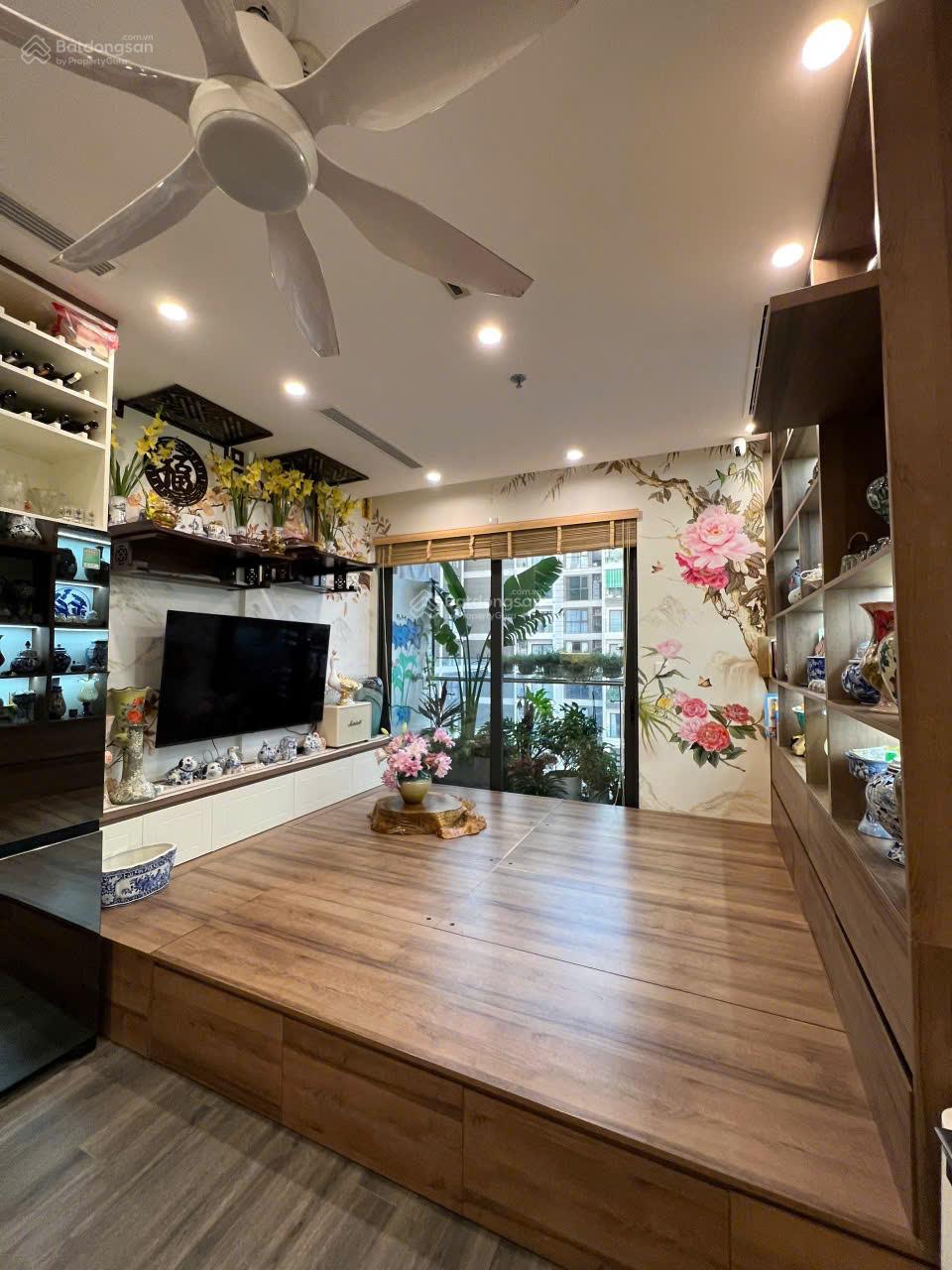 Chính chủ cần bán gấp CH 2PN, 2WC +1 tại The Tonkin - Smart City, DT 72m2, giá 4 tỉ. LH 0869 181 ***