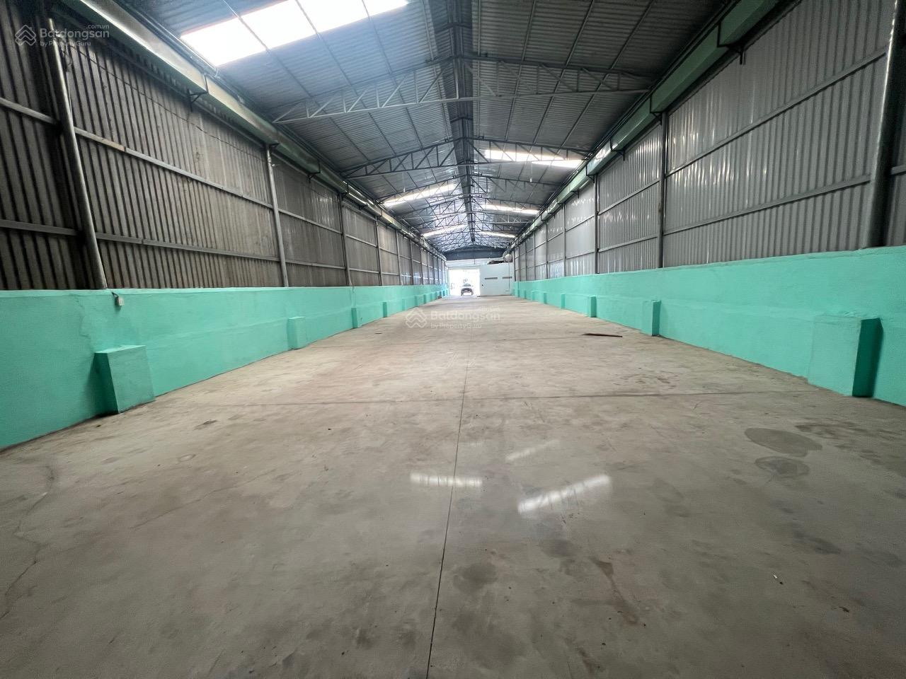 Cần cho thuê kho xưởng 850m2 giá 35tr ở TP Tân Uyên Bình Dương LH: 0908 954 ***