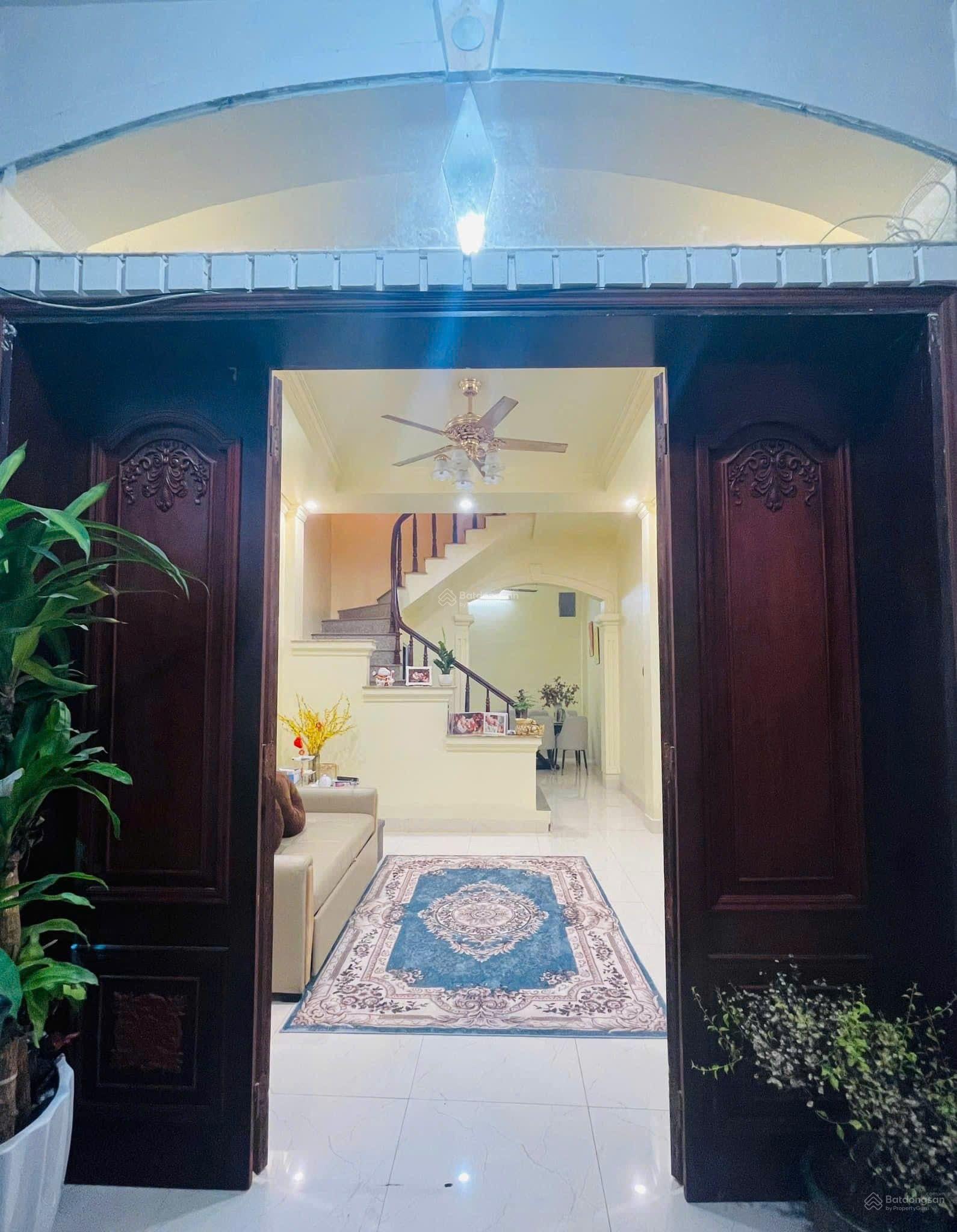 Bán Nhà riêng 4PN, 4WC, 41m2, Ngọc Thụy, Long Biên, giá hợp lý 6,2 tỷ. Ô tô đỗ cổng, KD online.