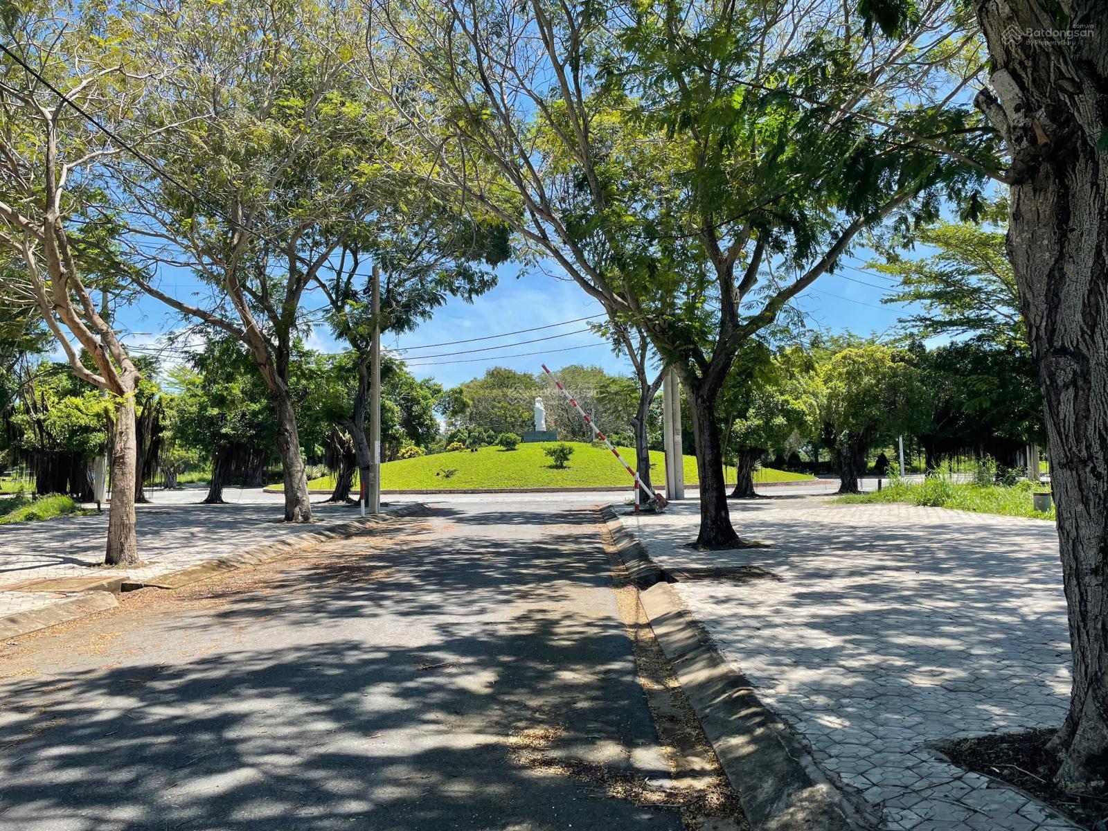 (Đất View sông) - Bán 5 nền Nhà phố (110m2) Và 10 Nền biệt thự từ 300m - 800m giá từ 26 tr/m2 (Đất View sông) - Bán 5 nền Nhà phố (110m2) Và 10 Nền biệt thự từ 300m - 800m giá từ 26 tr/m2