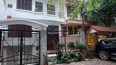 Gia đình chuyển lên chung cư ở cho thuê nhà Liền Kề.địa chỉ: khu đô thị dịch vọng-cầu giấy