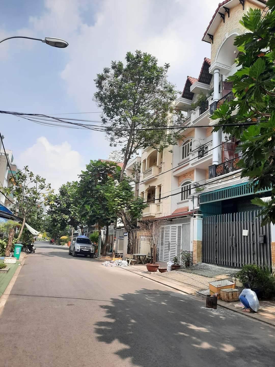 Bán nhà KDC Bình Hưng, Bình Chánh, 10x6m, 3 tầng, 4PN, kế căn góc, nhỉnh 6 tỷ