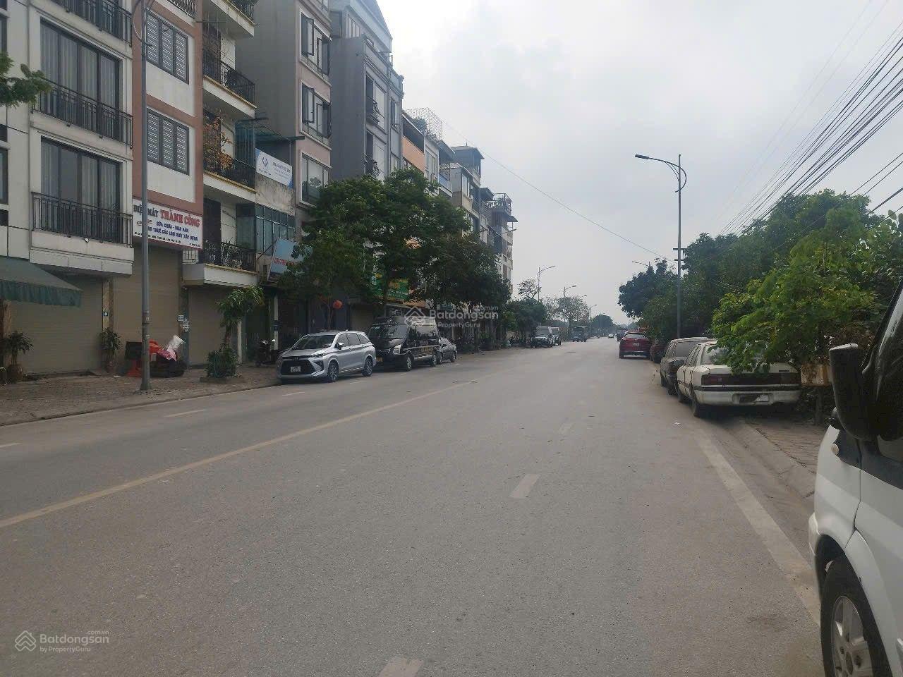 Bán nhà mặt phố Nguyễn Thời Trung, Thạch Bàn, Long Biên 10 tỷ, 35m2, hàng hiếm, KD, vỉa hè