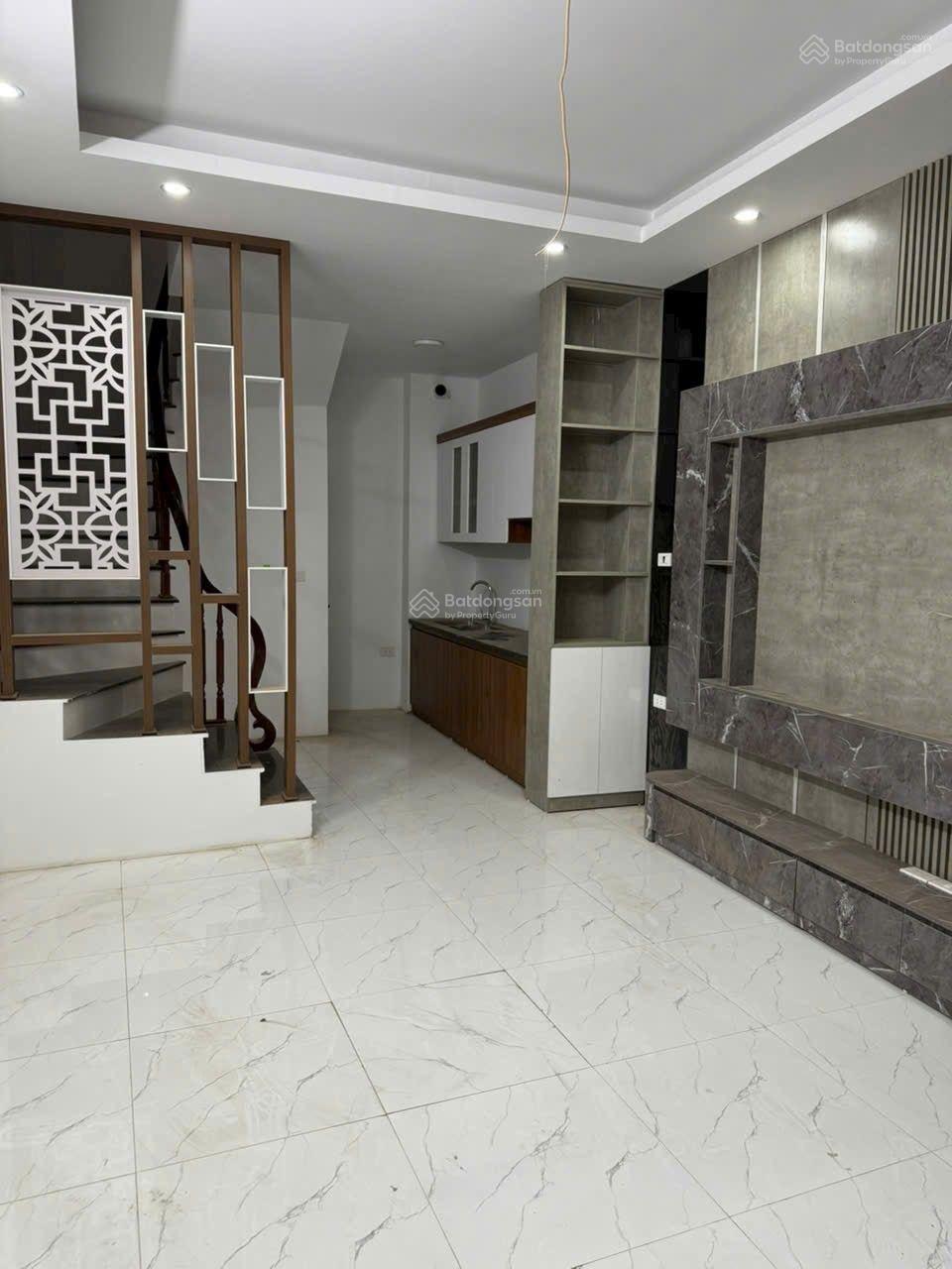 Bán nhà mặt phố Nguyễn Thời Trung, Thạch Bàn, Long Biên 10 tỷ, 35m2, hàng hiếm, KD, vỉa hè