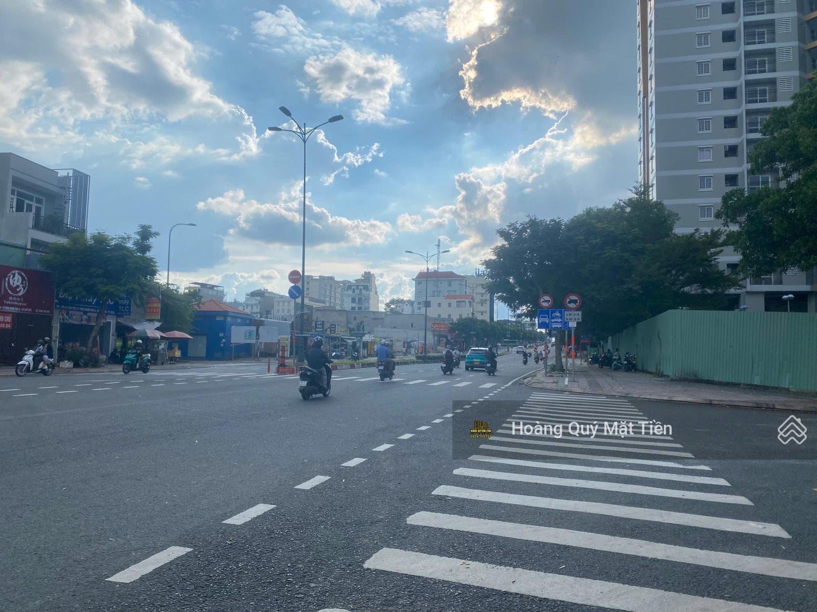 MTKD Lê Văn Việt ~ 10m*15m = 152m2, GPXD: 5 tầng, hệ số XD cao, khu KD sầm uất. HĐ thuê: 30Tr/tháng